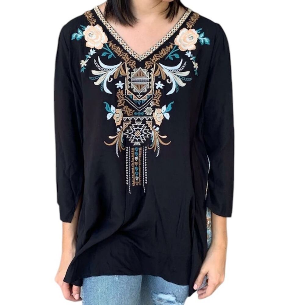 Andree by Unit Boho Embroidered Black Women's V-Neckline Top Size Medium